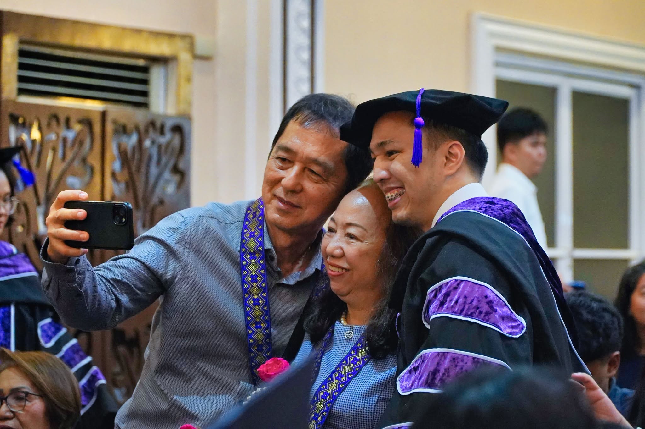 24TH-GRAD-COL-PHOTOSET photo 30